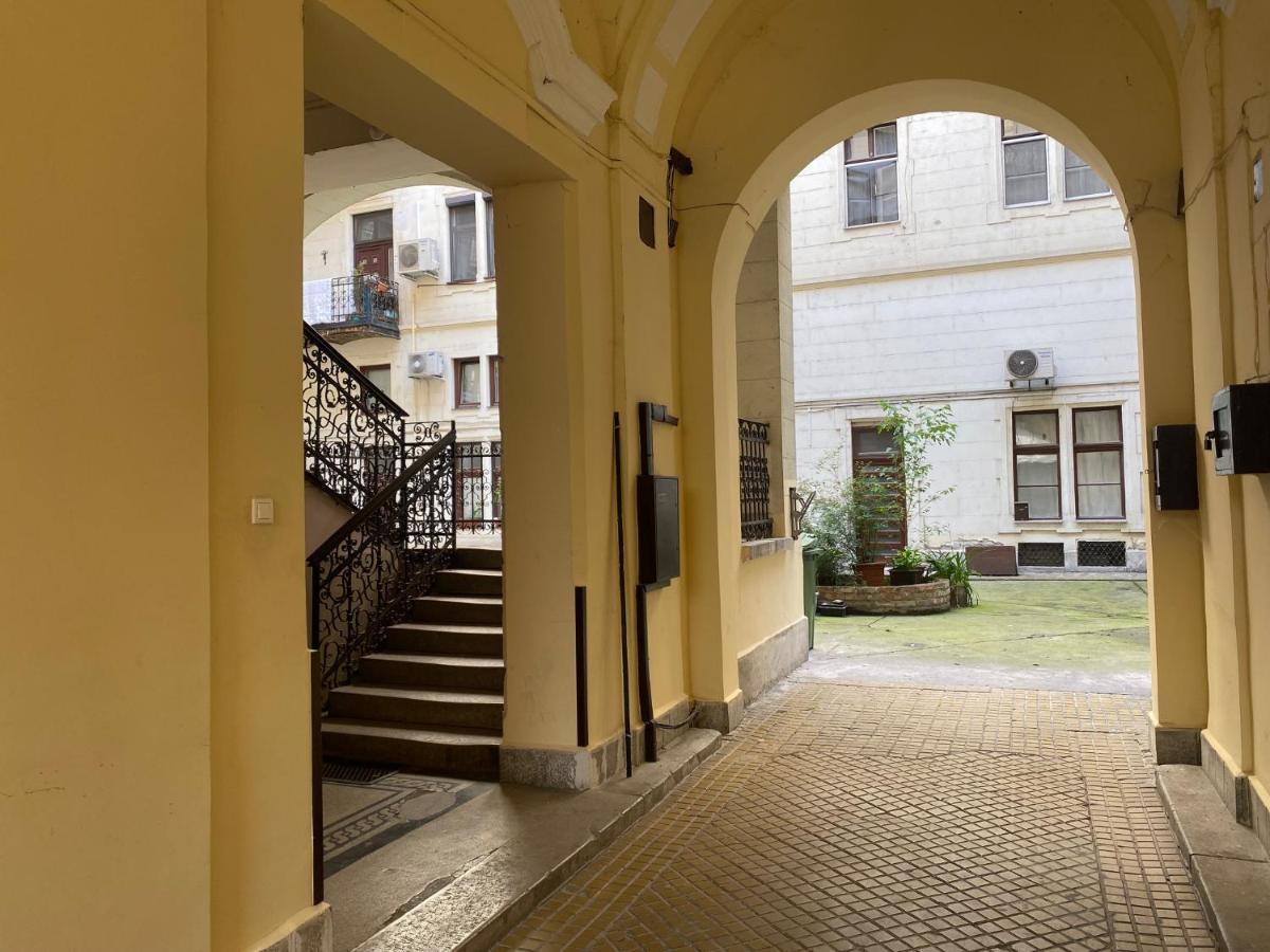 Urban Haven - 3 Beds, 3 Baths, Free Parking, Near Central Market Будапешт Экстерьер фото